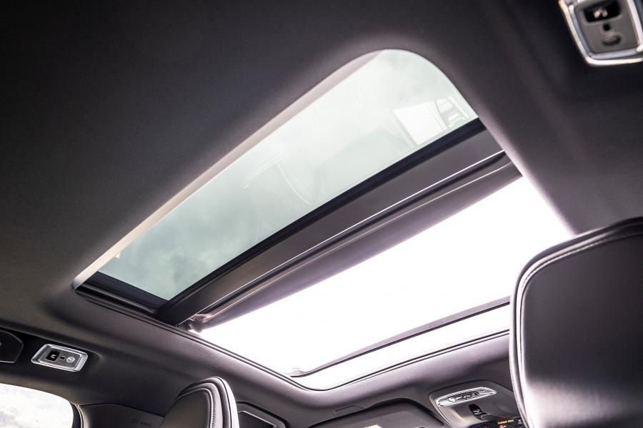 Детали интерьера Volvo S60 T5 R-Design 2019 года  (UK) (фото 4 из 40)